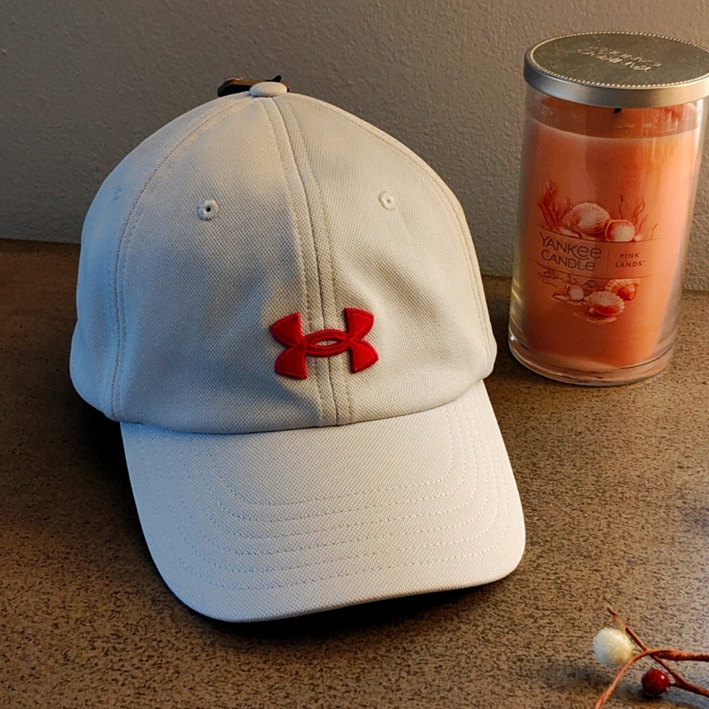 20 $ SALE! -Under Armour Women's New Blitzing Adjustable hat